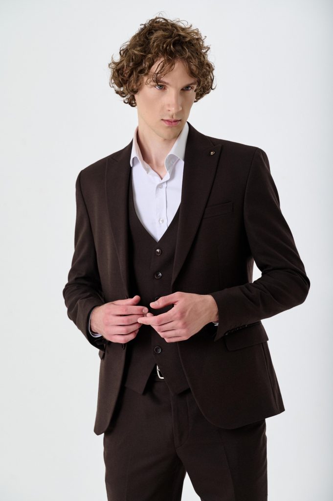 Шоколадний костюм-трійка з вовною be Gentleman 1234