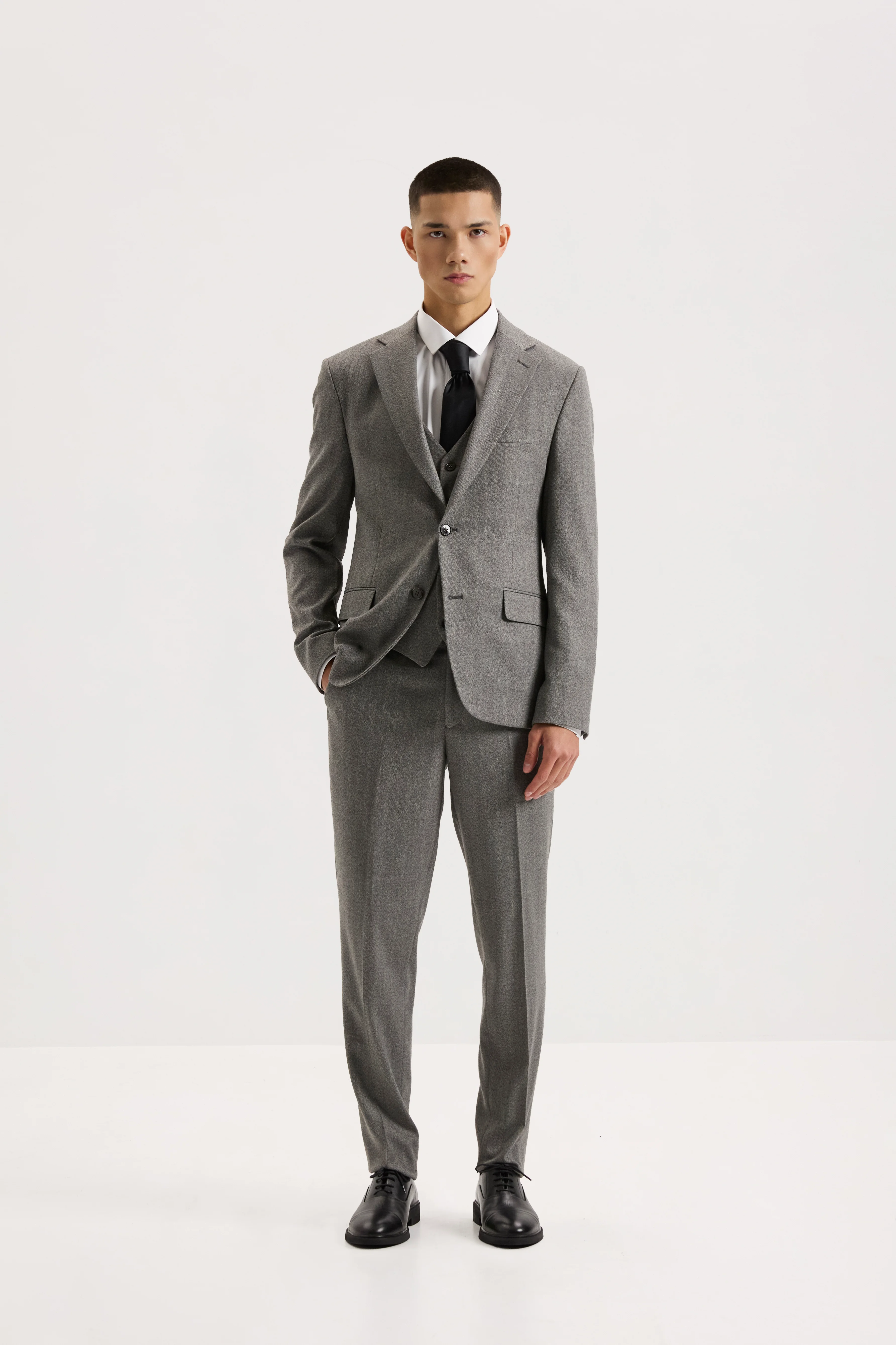 Чоловічий костюм-трійка з вовною сірий в смужку
