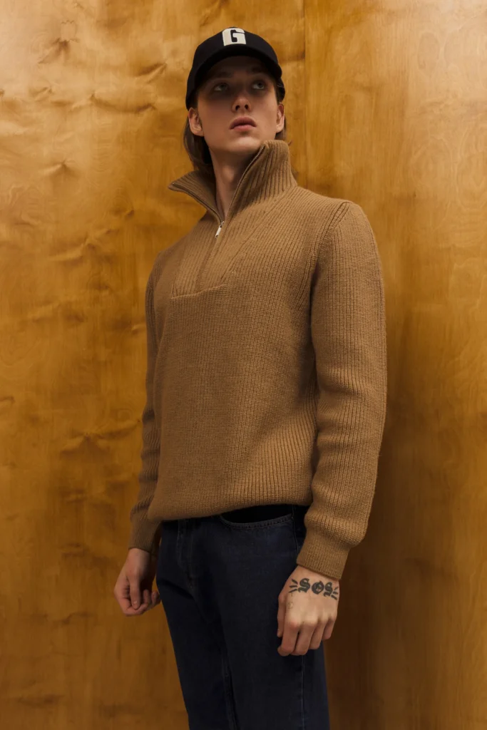 Карамельний фактурний светр із високим коміром та блискавкою be Gentleman 2