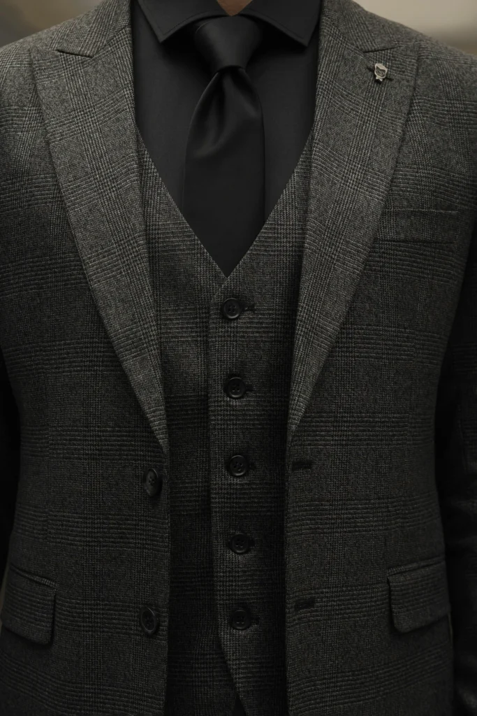 Чоловічий костюм-трійка з вовною темно-сірий в клітинку be Gentleman 2