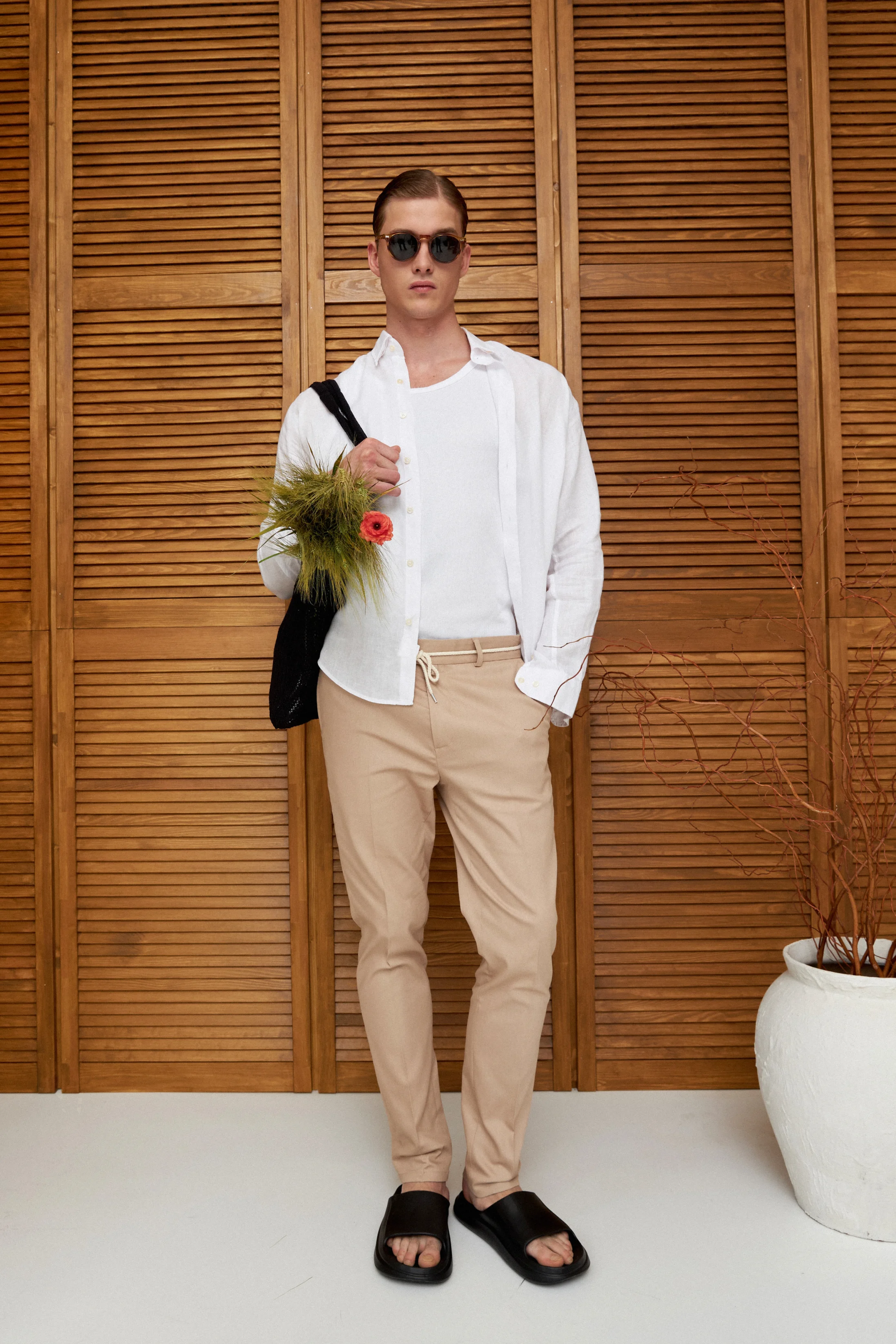 Бежеві штани-чіноси