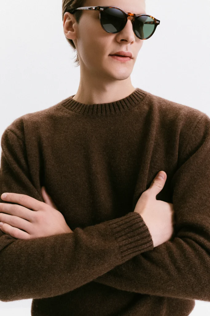 Brown woolen sweater with a round collar be Gentleman 2