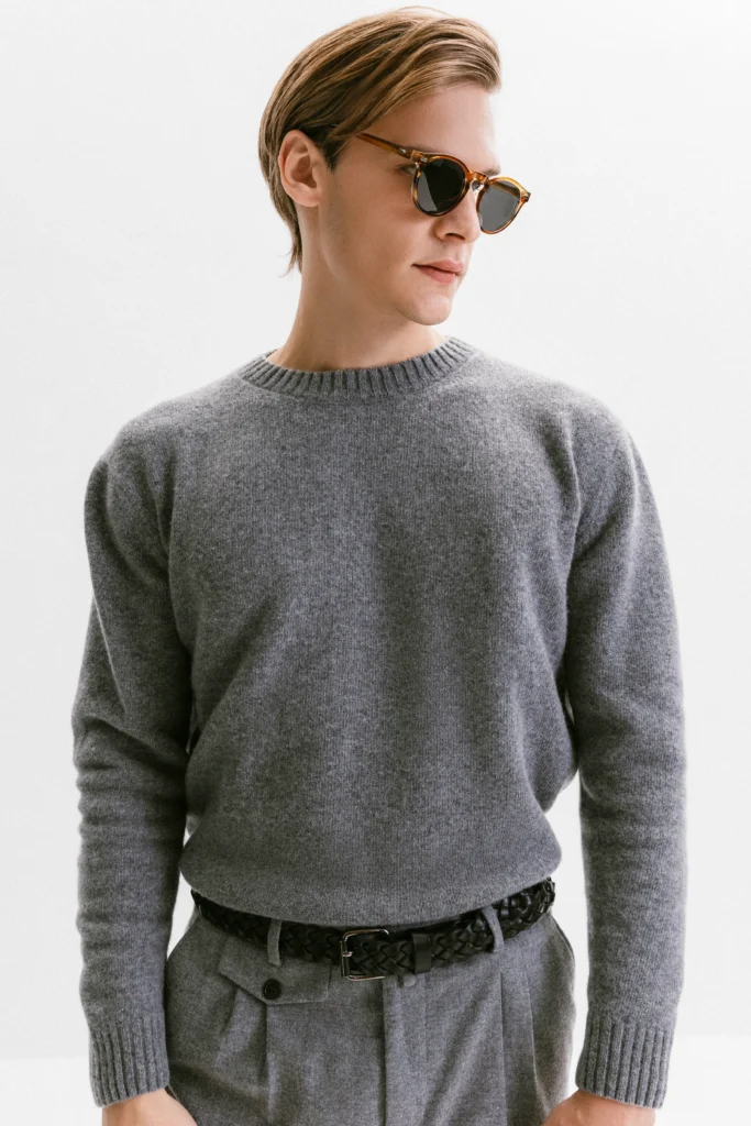 Gray woolen sweater with a round collar be Gentleman 2