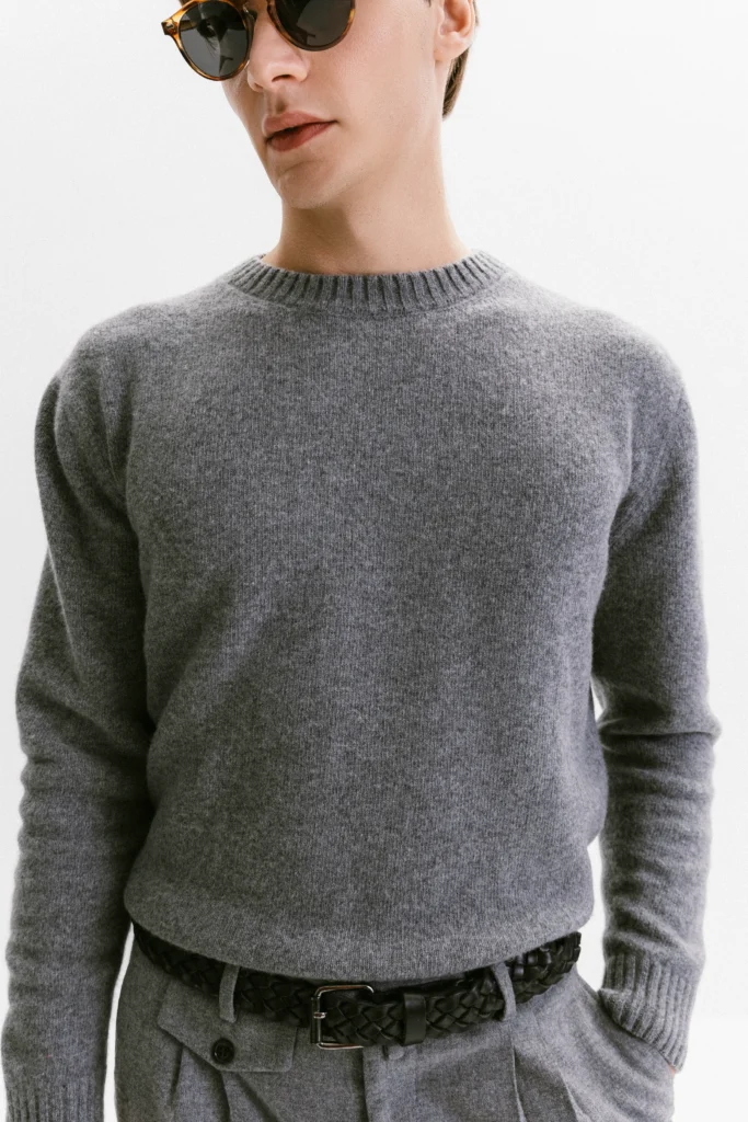 Gray woolen sweater with a round collar be Gentleman 2