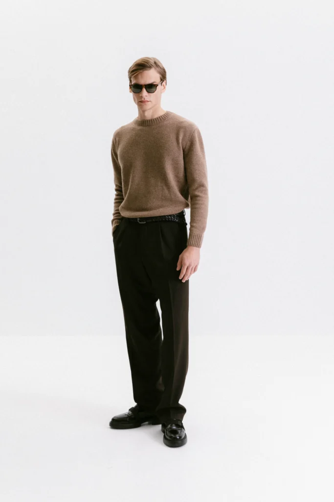 Beige woolen sweater with a round collar be Gentleman 2