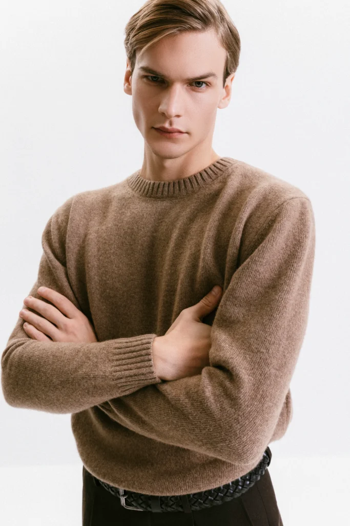 Beige woolen sweater with a round collar be Gentleman 2