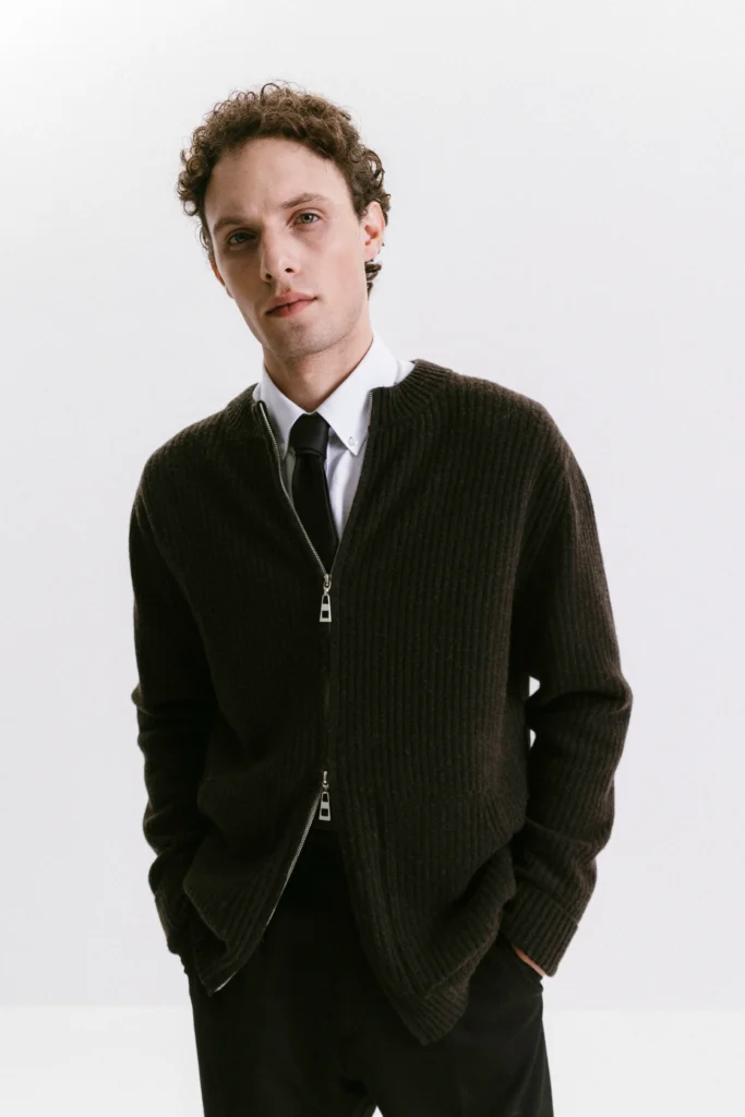 Dark brown wool cardigan with a zipper be Gentleman 2