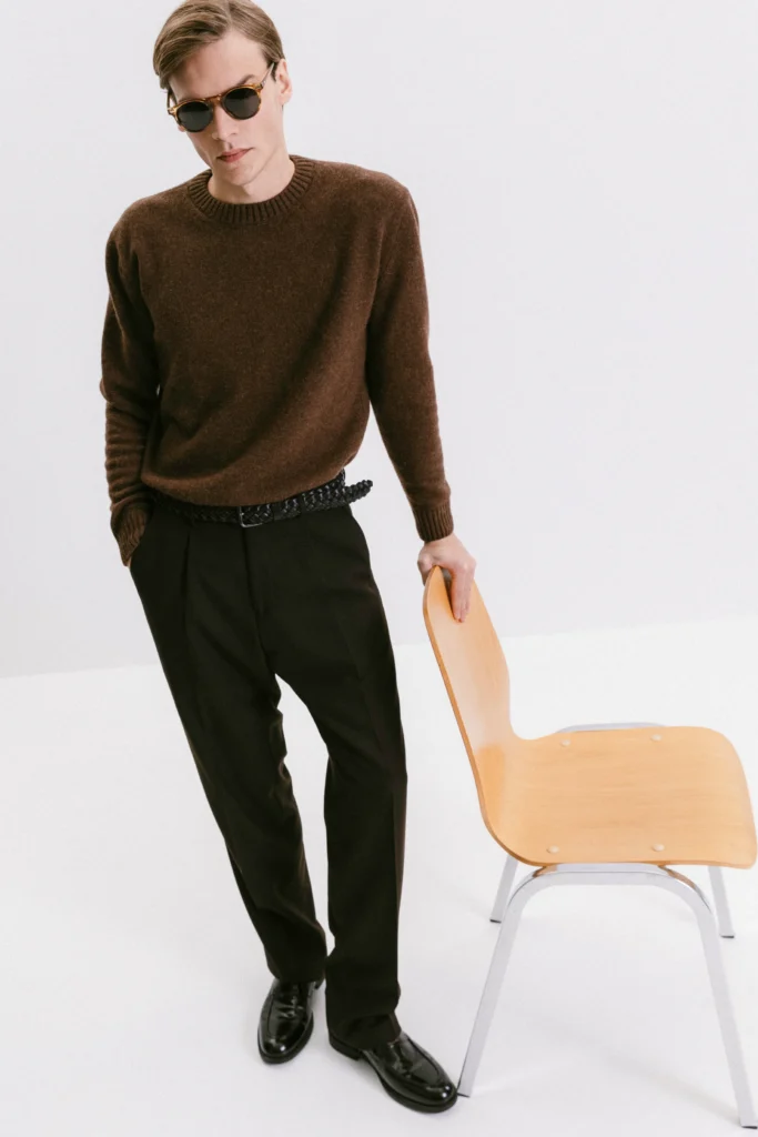 Brown woolen sweater with a round collar be Gentleman 2