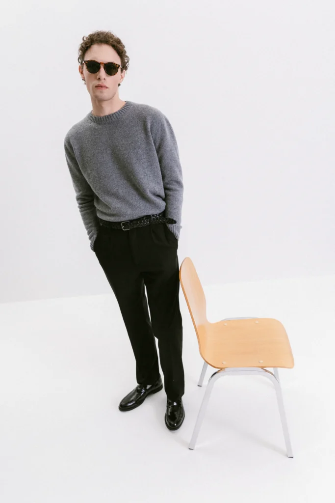 Gray woolen sweater with a round collar be Gentleman 2