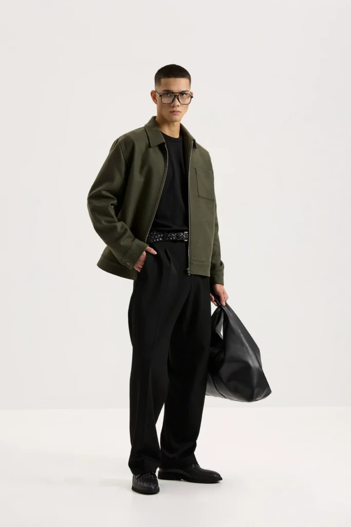 Штани вільного крою на основі вовни із защипами чорні be Gentleman 2