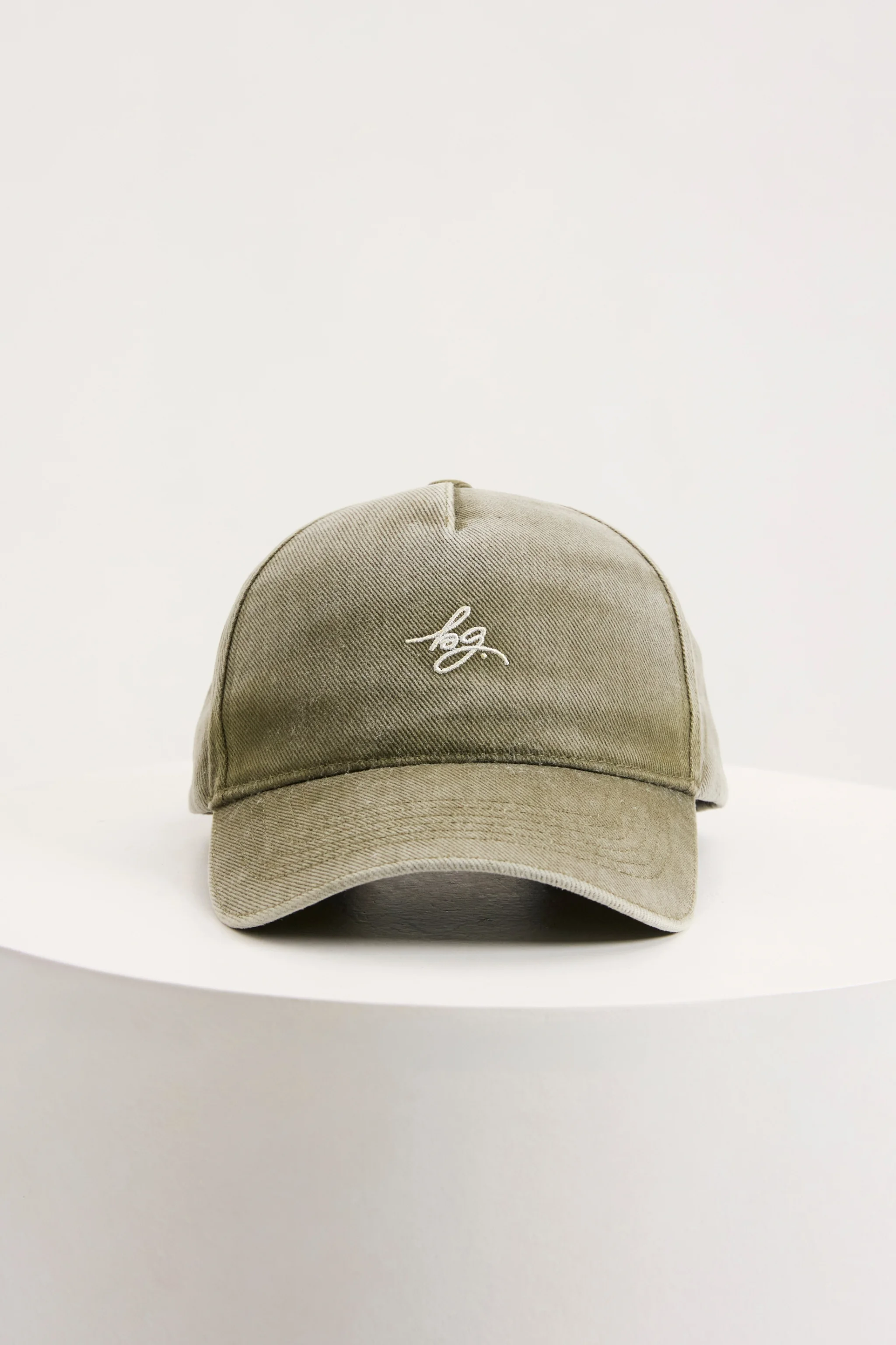 Кепка з лого оливкова виварена