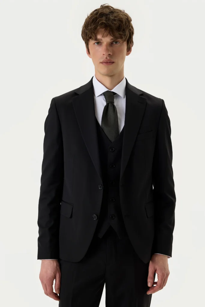 Костюм-трійка зі 100% шерсті чорного кольору be Gentleman 2